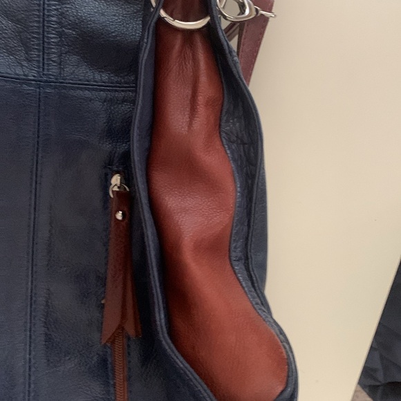 SOLDNavy leather tote bag, made in Italy, with burgundy i setts at sides, EUC - Picture 8 of 8